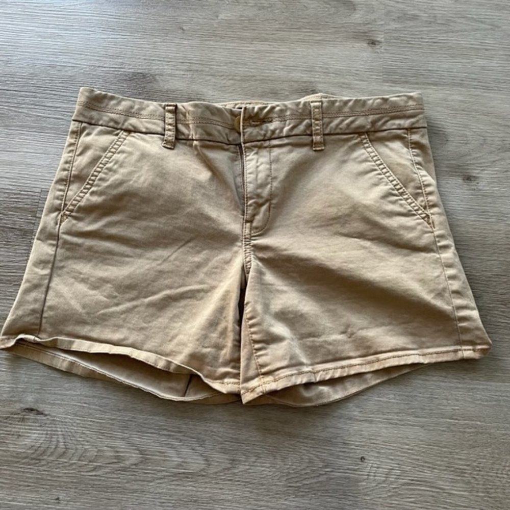 American Eagle midi stretch khaki shorts size 10